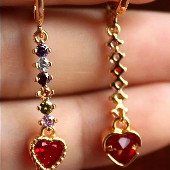 Jewelry - New heart gold dangle drop earrings